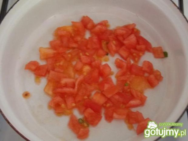 Jajecznica z pomidorami na szczypiorku