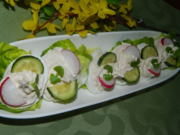 Jajka faszerowane białym serem i tuńczykiem
