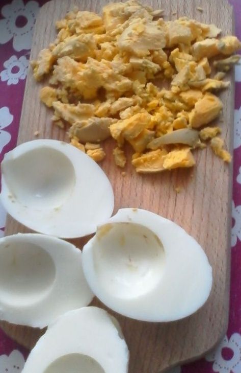 Jajka faszerowane buraczkiem i cebulką