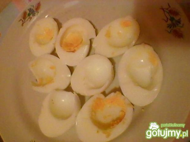 Jajka faszerowane sałatką śledziową
