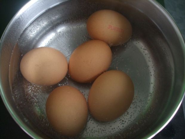 Jajka faszerowane z chrzanem i czosnkiem
