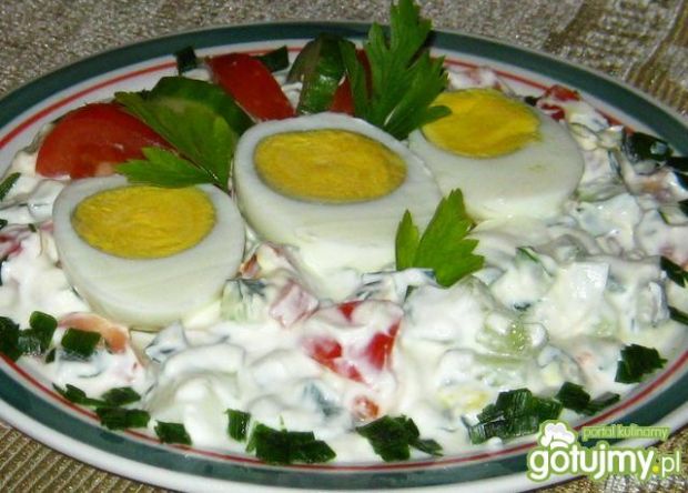 Jajka w jogurtowo warzywnym sosie