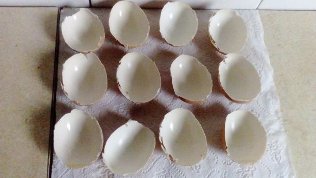 Jajka w skorupce faszerowane pieczarkami zapiekane
