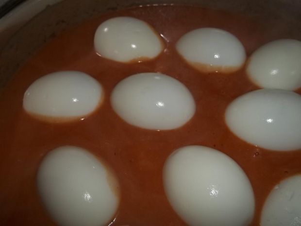 Jajka w sosie pomidorowym