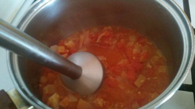 Jajka z sosem pomidorowo - serowym