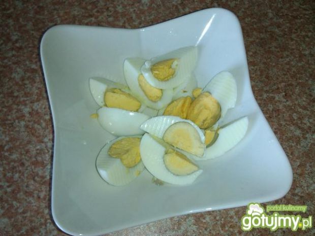 Jajka z warzywami w sosie koperkowym