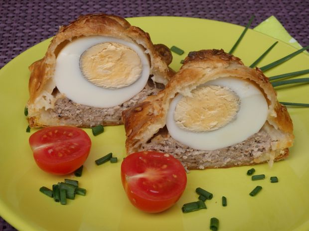 Jajka zapiekane w cieście francuskim
