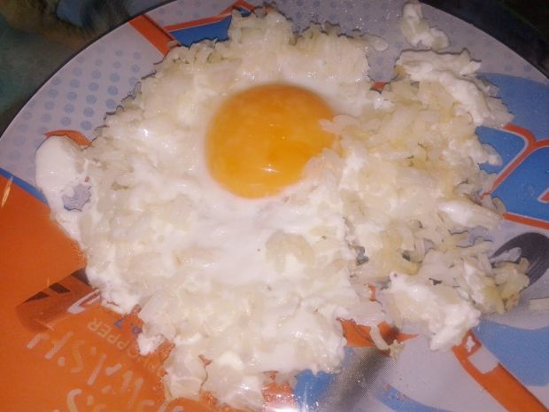Jajko w ryżowym gniazdku