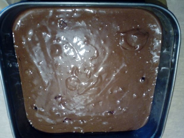 Jogurtowe ciasto czekoladowe z wiśniami