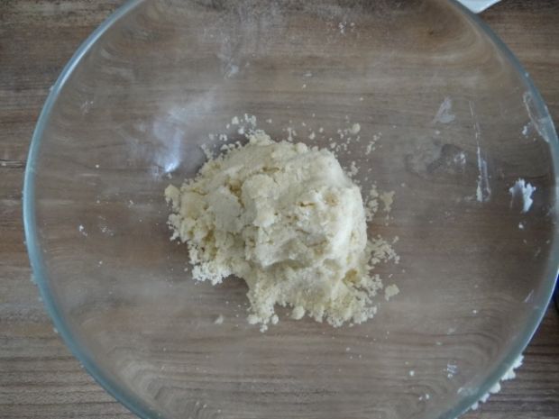 Jogurtowe ciasto z truskawkami i kruszonką