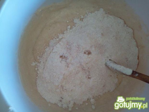 Jogurtowo cynamonowe ciasto ze śliwkami 