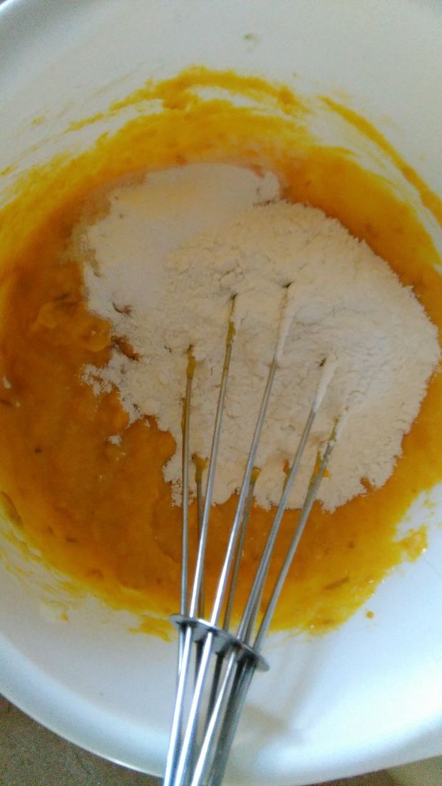 Jogurtowo-dyniowe placuszki z masłem cynamonowym