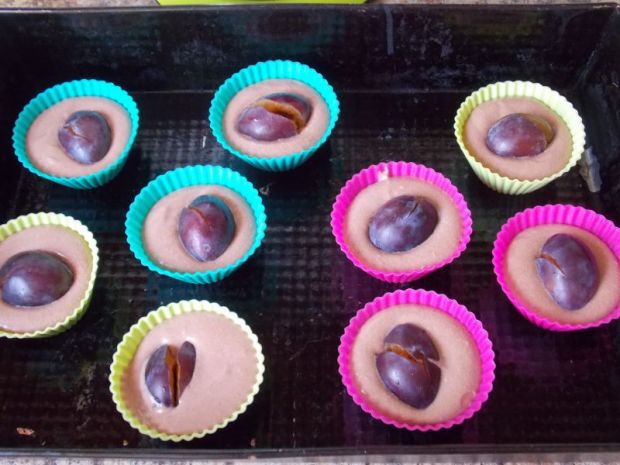 Kakaowe babeczki ze śliwkami