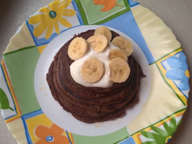Kakaowe pancakes z bananami
