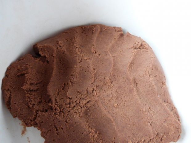 Kakaowo-cynamonowe ciasteczka z migdałowym lukrem