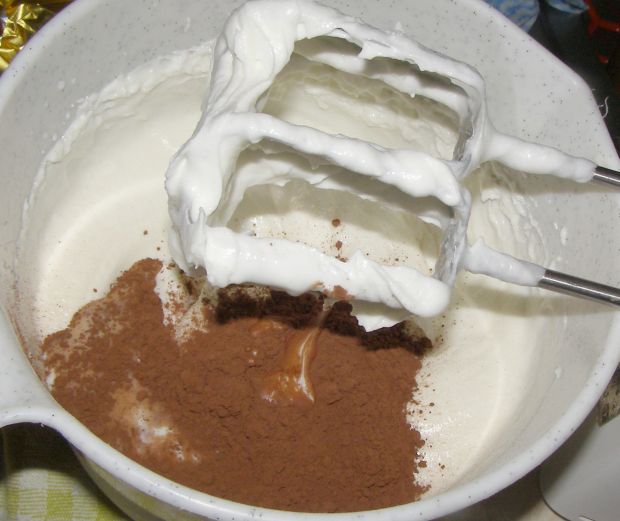 Kakaowy sernik na zimno z truskawkami,galaretką