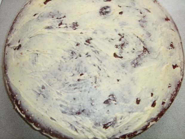 Kakaowy tort urodzinowy z kremem mascarpone
