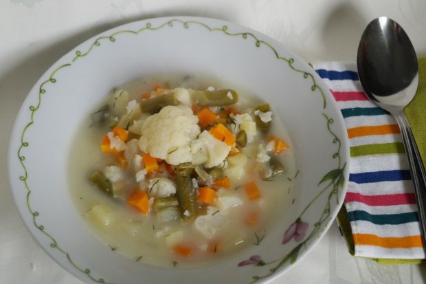 Kalafiorowa zupa z fasolką
