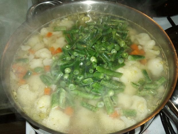 Kalafiorowa zupa z fasolką