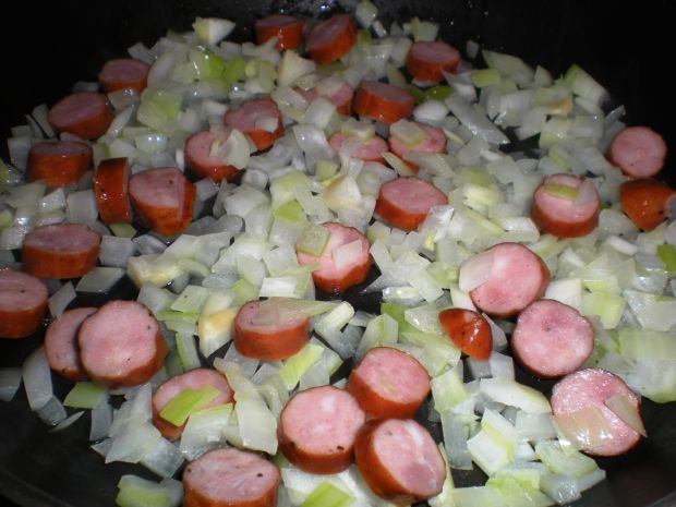 Kapuśniak z kiełbaską i ziemniakami