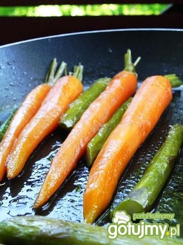 Karmelizowana marchewka ze szparagami