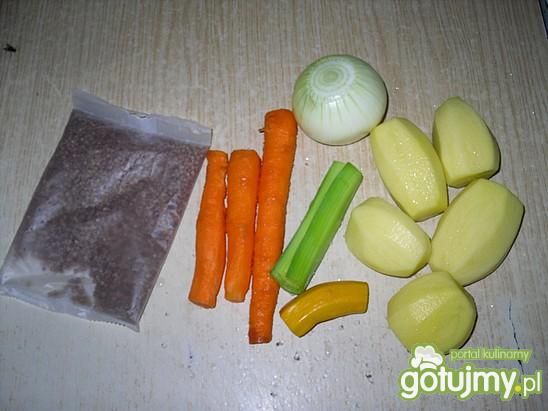 Kasza gryczana z warzywami i sosem