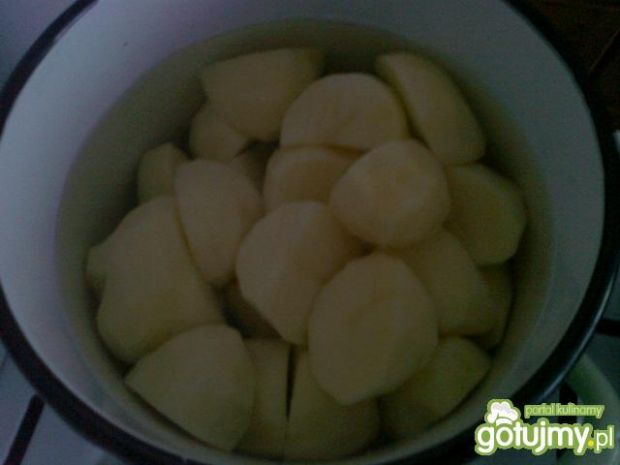 Kaszanka z ziemniakami i surówką