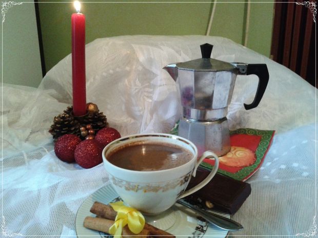 Kawa z czekoladą i cynamonem