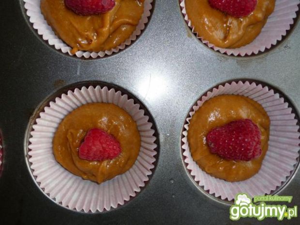 Kawowe muffinki z malinami