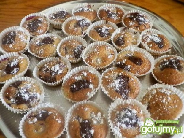 Kefirowe muffinki z czereśniami i makiem