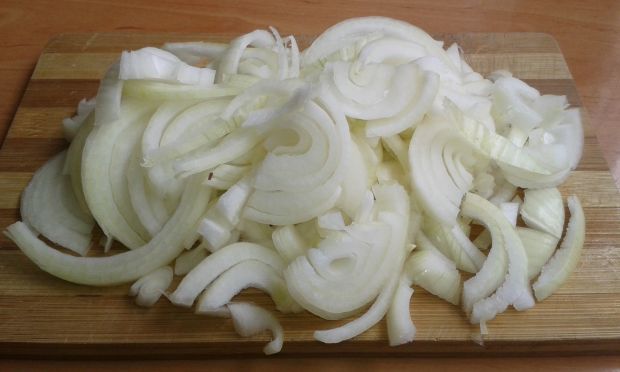 Kiełbasa biała zasmażana z kapustą i ziemniakami
