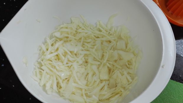 Klasyczna i kremowa surówka coleslaw