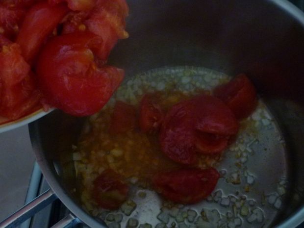 Klopsy z warzywami w sosie pomidorowym