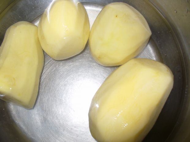 KLuski leniwe z ziemniakami i serem z truskawkami