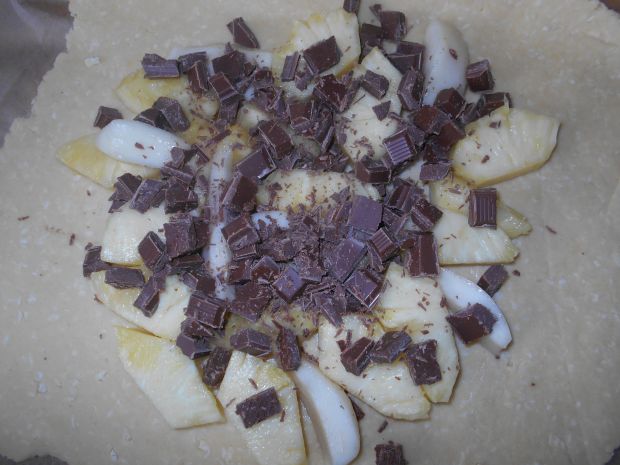 Kokosowa tarta rustykalna z ananasem i czekoladą