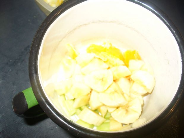 Koktajl z pomarańczą,selerem naciowym oraz bananem