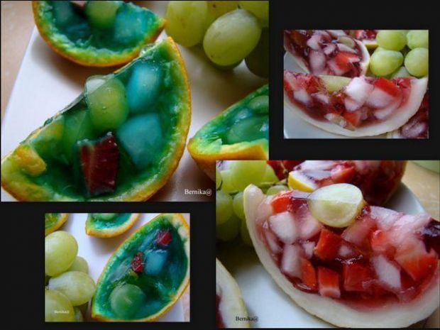 kolorowe galaretki w owocach
