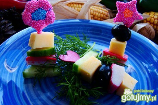 Kolorowe koreczki z surimi 
