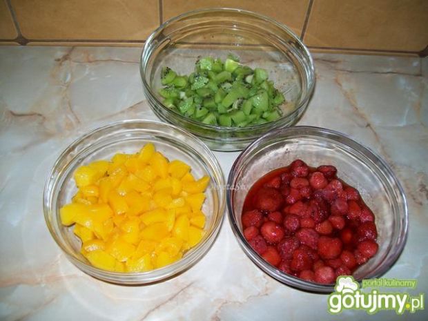 Kolorowy deser owocowy