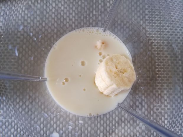 Komtajl jogurtowy z żurawiną