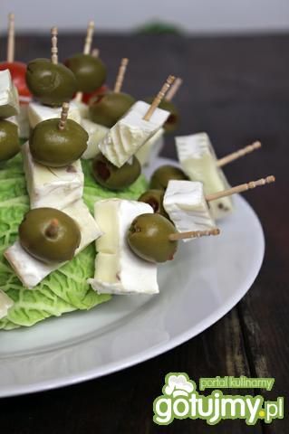 Koreczki z serem plesniowym i oliwkami