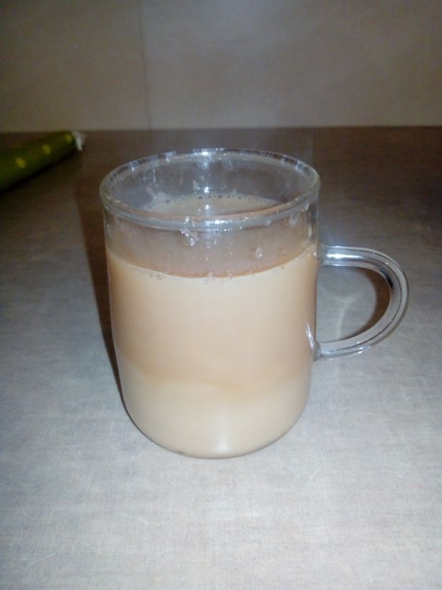 Korzenna herbata mleczna o smaku migdałowym