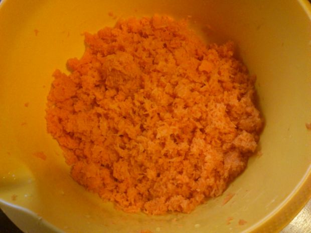 Korzenne ciasto marchewkowe