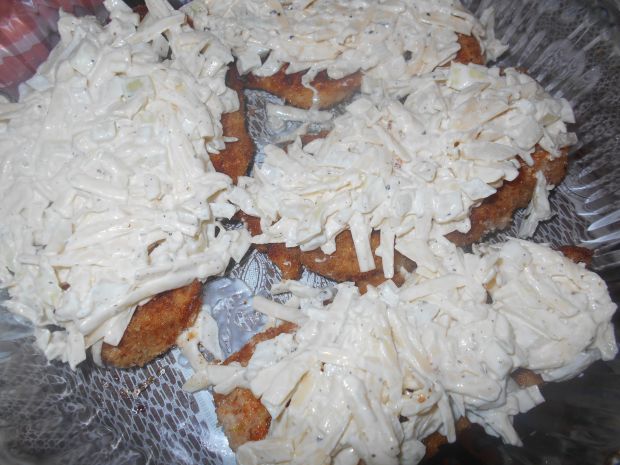 Kotleciki z kurczaka zapiekane z cebulą i serem