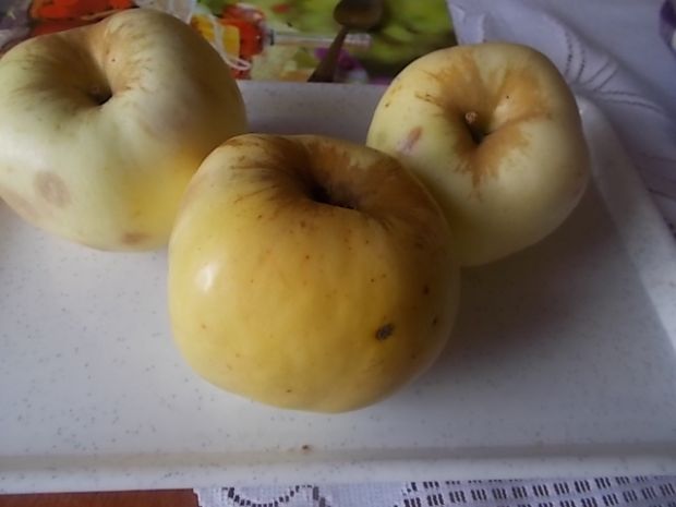 Kotlet ala de volaille –z jabłkiem i orzeszkami 