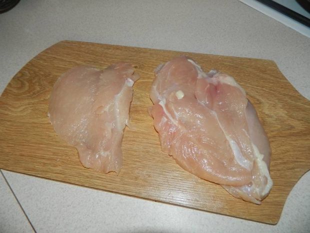 Kotlet z piersi kurczaka z lubczykiem i kurkumą