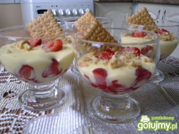 Krem jogurtowy z owocami