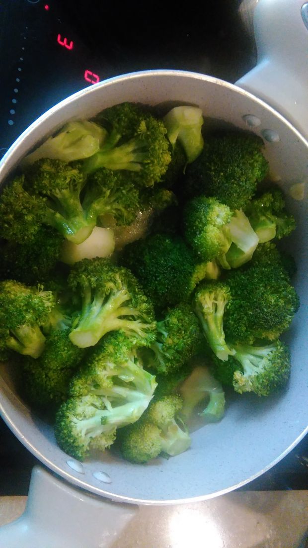 Krem z brokułów z gorgonzolą