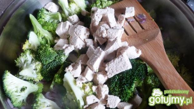 Krem z brokułów z tofu 
