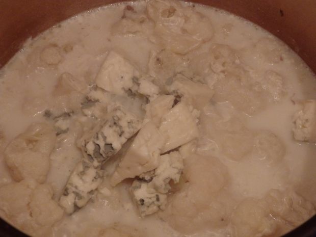 Krem z kalafiora z serem pleśniowym